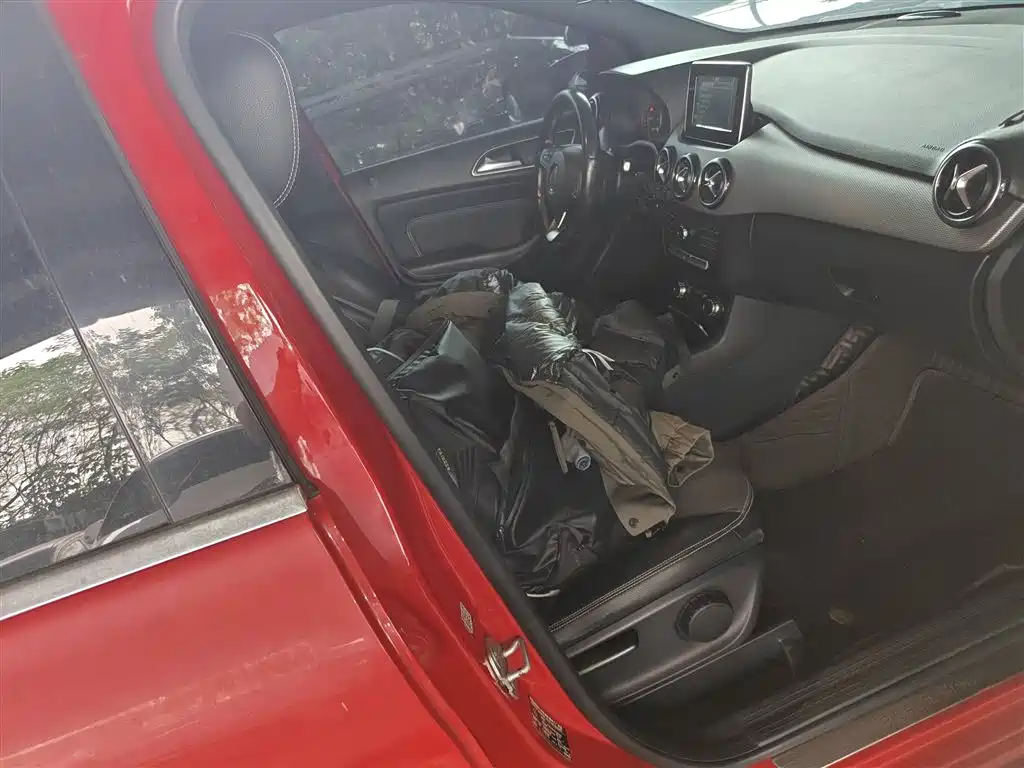 Mercedes-Benz B-Class 2016 — фото 19