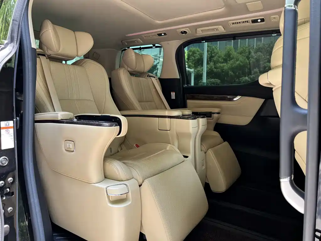 Toyota Vellfire 2021 — фото 12