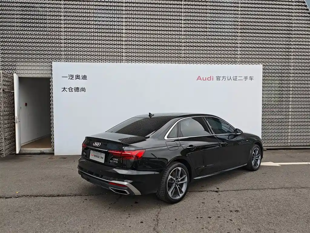 Audi A4L 2022 — фото 3