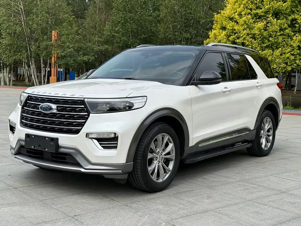 Ford Explorer 2021 — фото 1
