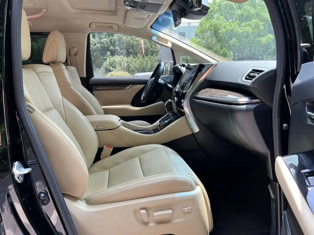 Toyota Vellfire 2021 — фото 11