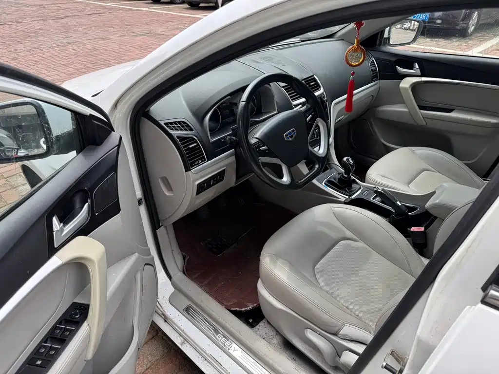 Geely Emgrand 2015 — фото 18