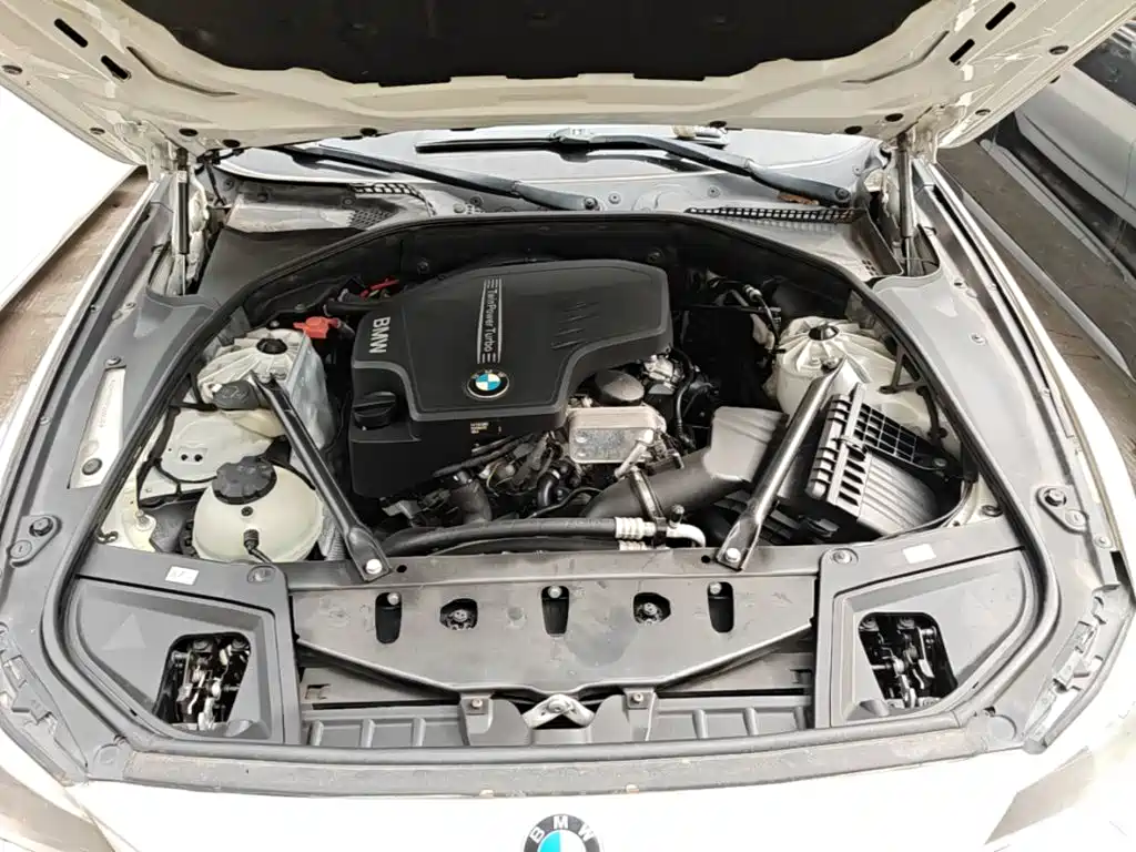 BMW 5 Series 2015 — фото 20