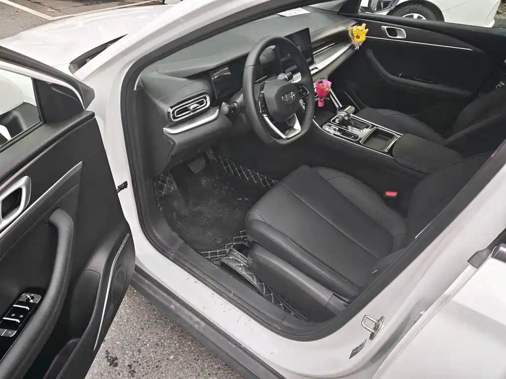 Geely Emgrand 2026