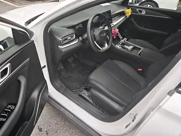 Geely Emgrand 2026