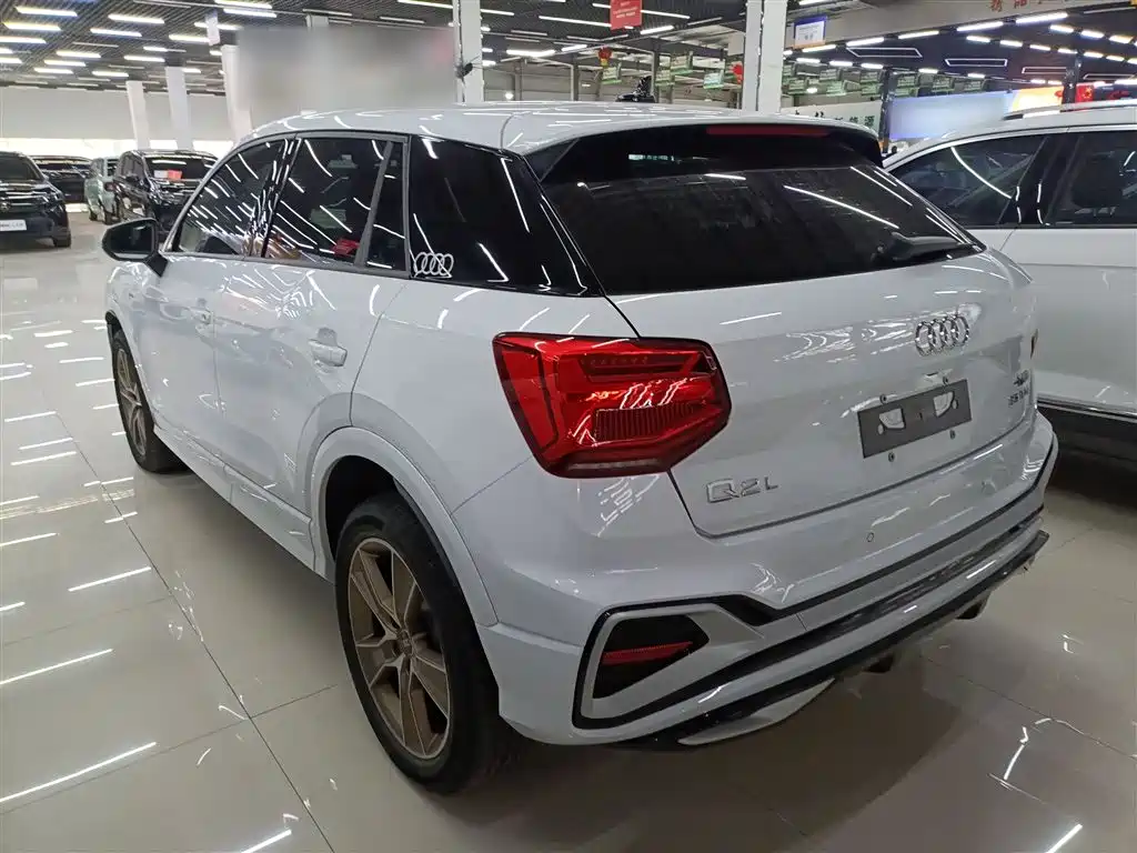 Audi Q2L 2023 — фото 5