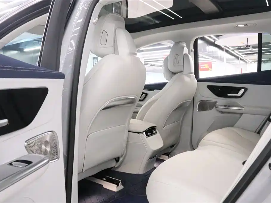 Mercedes-Benz EQE SUV 2024 — фото 19