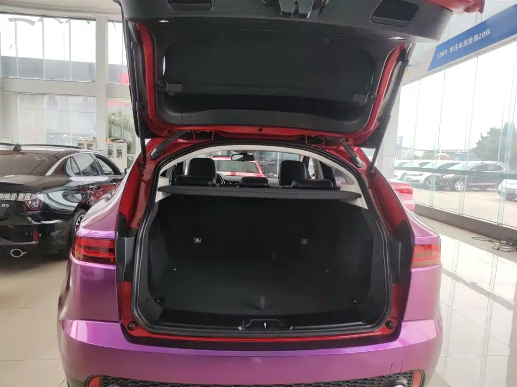 Jaguar E-PACE 2019 — фото 19