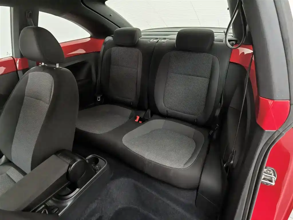 Volkswagen Beetle 2015 — фото 15