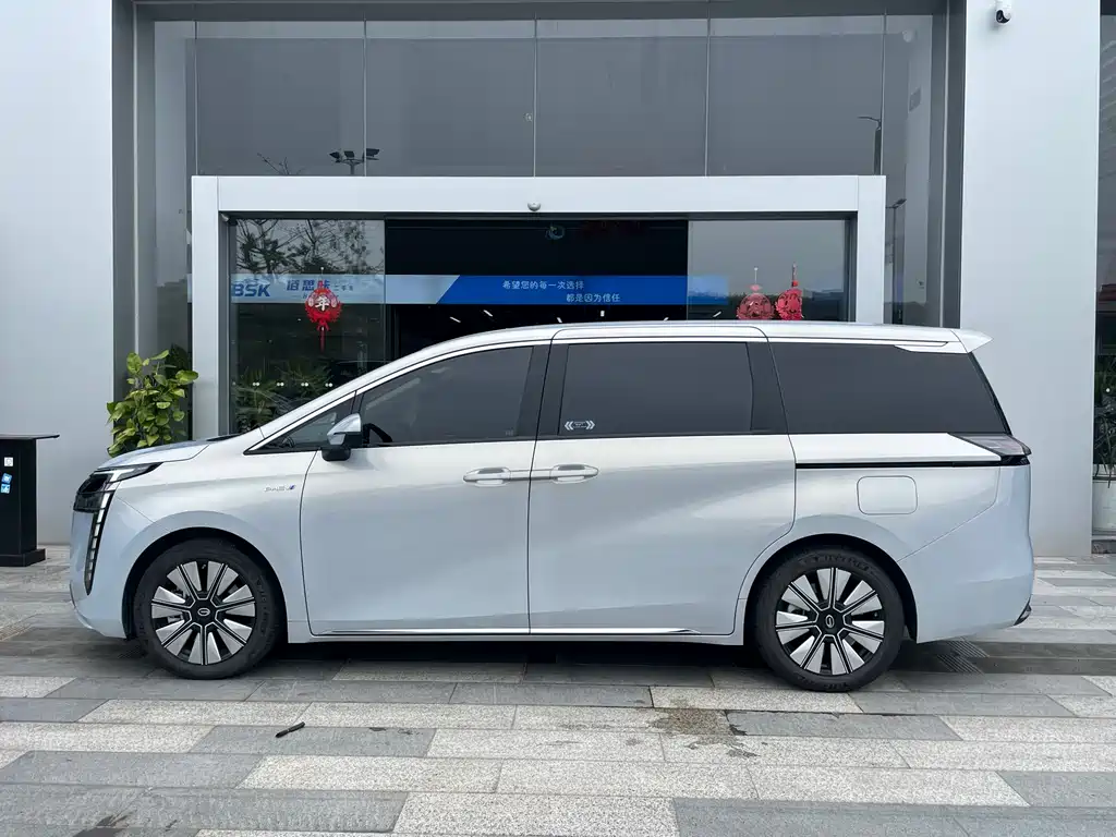 GAC Trumpchi E8 PHEV 2024 — фото 4