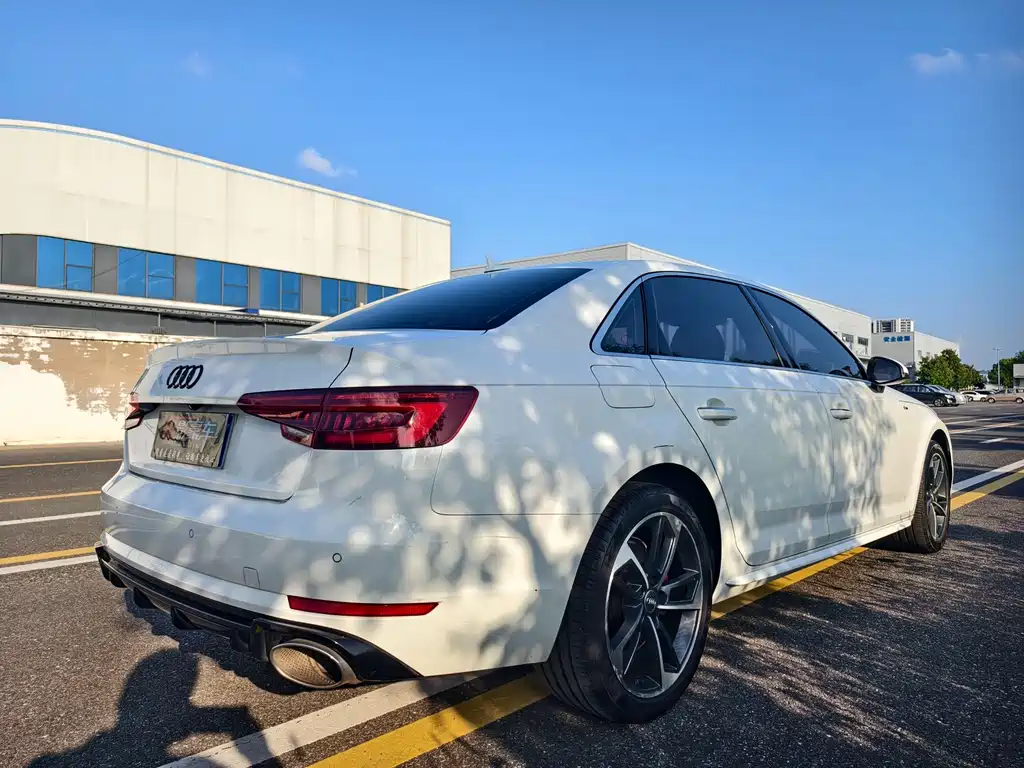 Audi A4L 2018 — фото 9