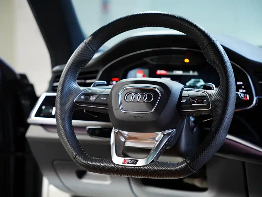 Audi RS Q8 2021 — фото 36