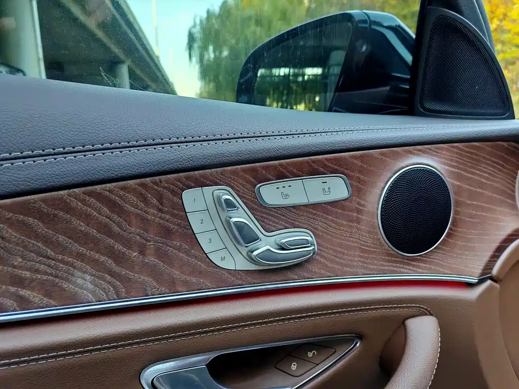Mercedes-Benz E-Class 2021 — фото 16
