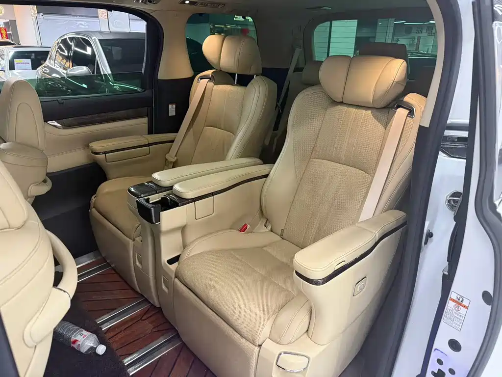 Toyota Alphard 2020 — фото 6