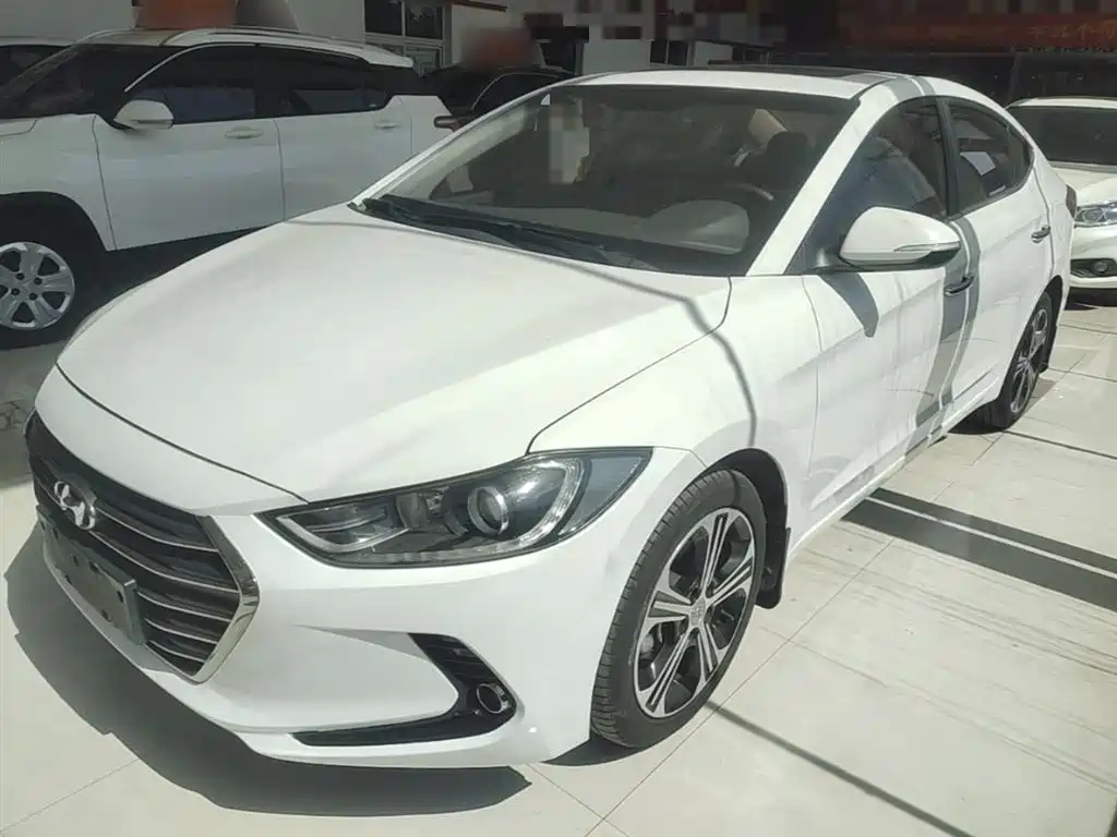 Hyundai Elantra 2019 — фото 1