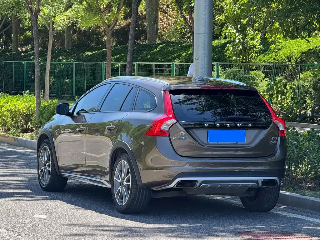 Volvo V60 2018 — фото 4
