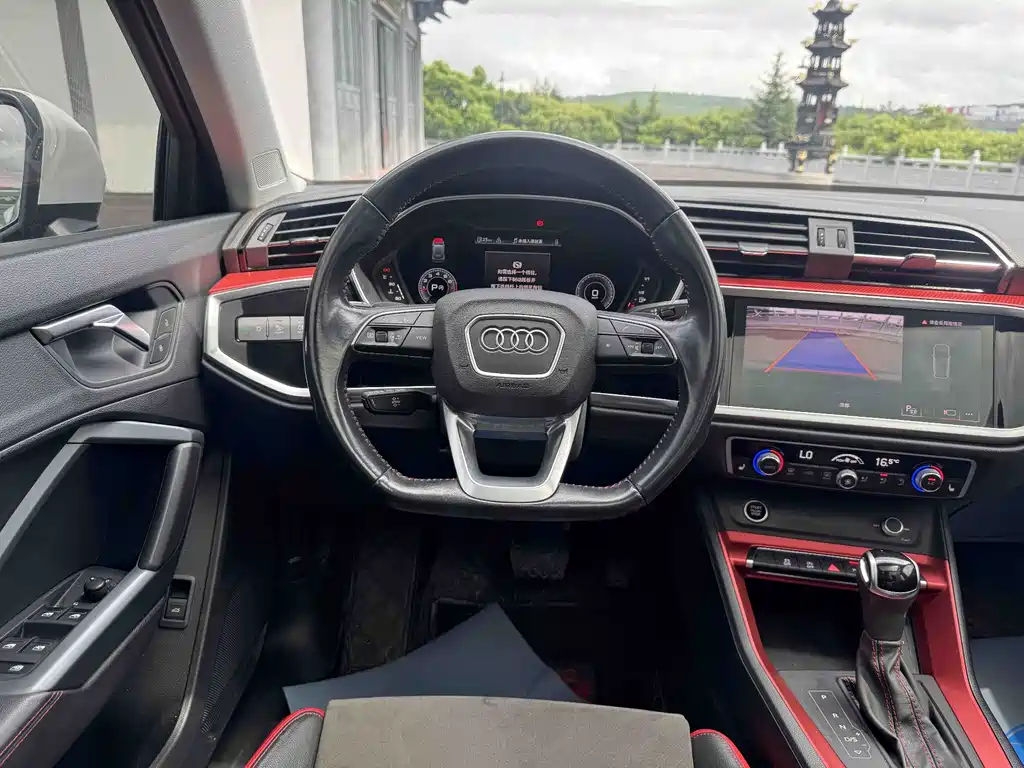 Audi Q3 2021 — фото 16