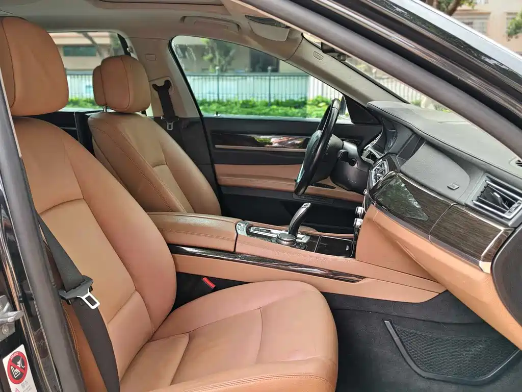 BMW 7 Series 2015 — фото 15