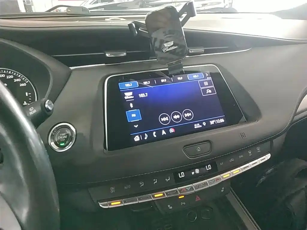 Cadillac XT4 2019 — фото 13