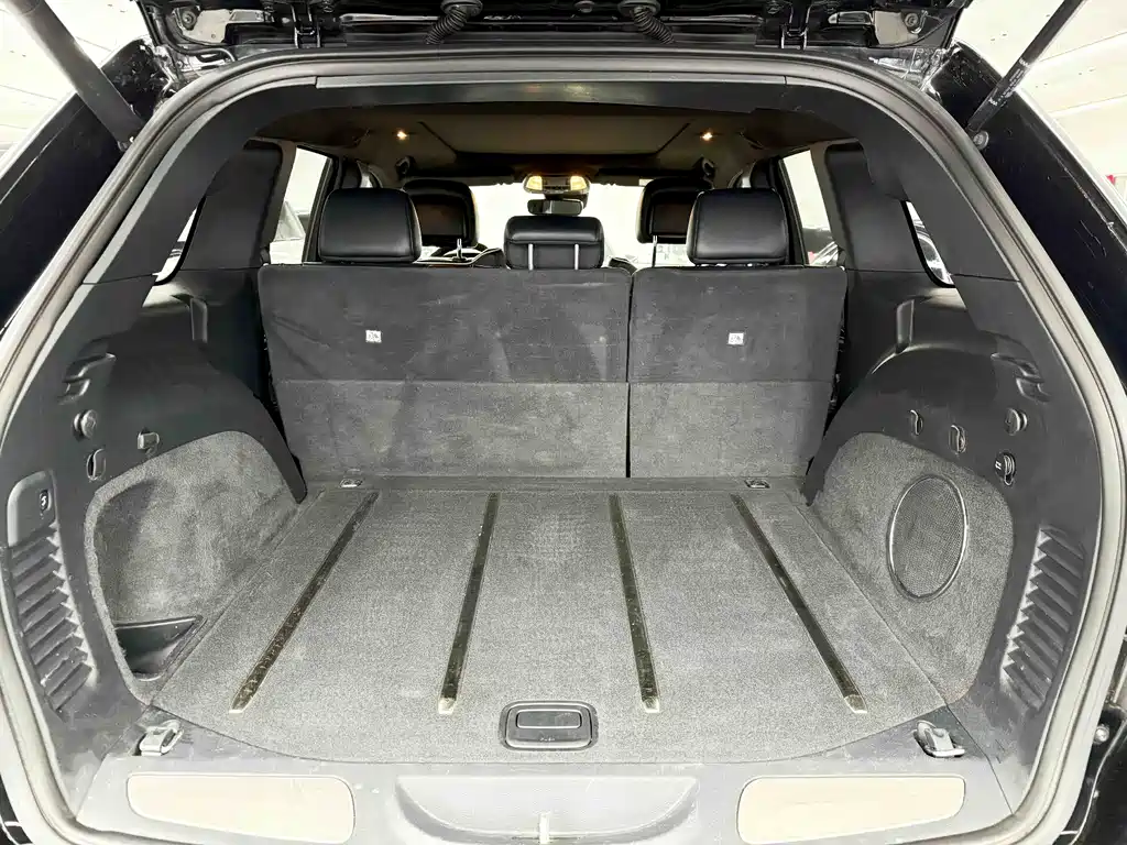 Jeep Grand Cherokee 2018 — фото 19
