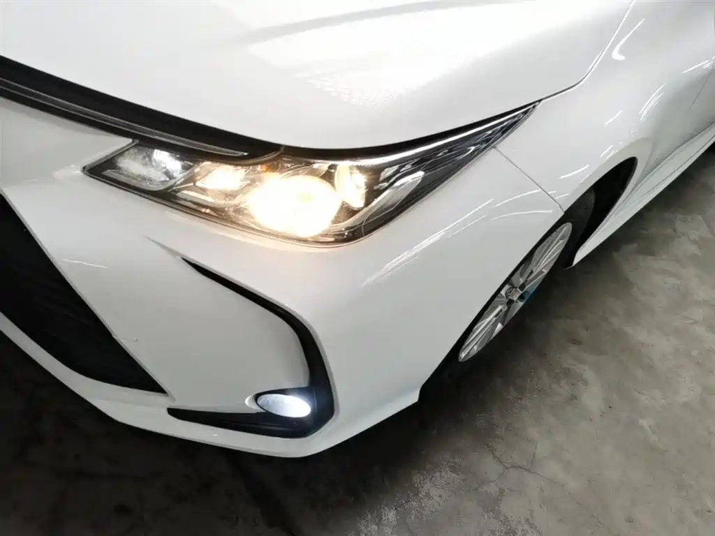Toyota Corolla 2023 — фото 24