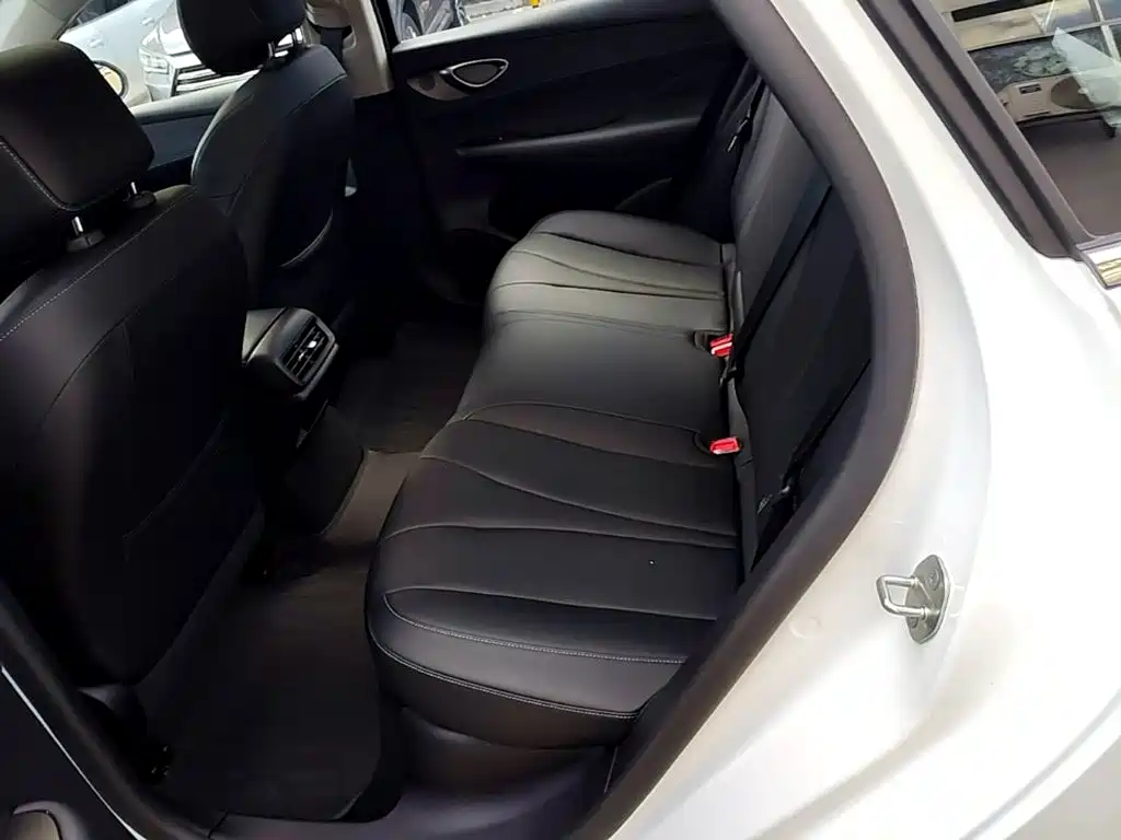 BYD Seal 05 DM-i 2025 — фото 17