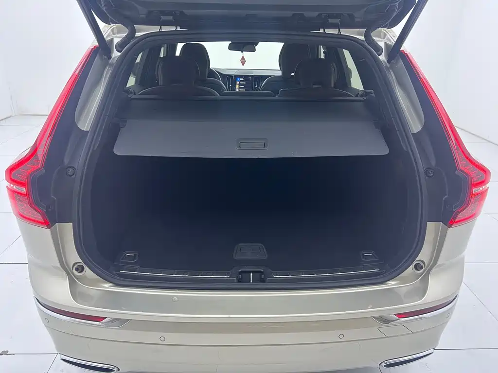 Volvo XC60 2021 — фото 15
