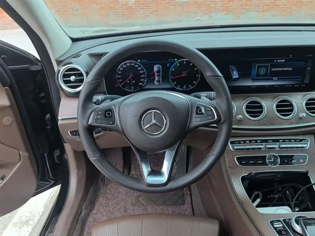 Mercedes-Benz E-Class 2018 — фото 11