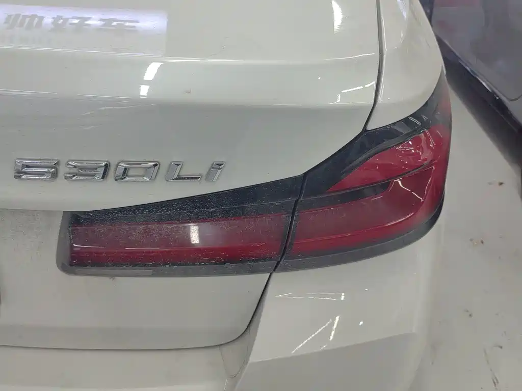 BMW 5 Series 2021 — фото 10