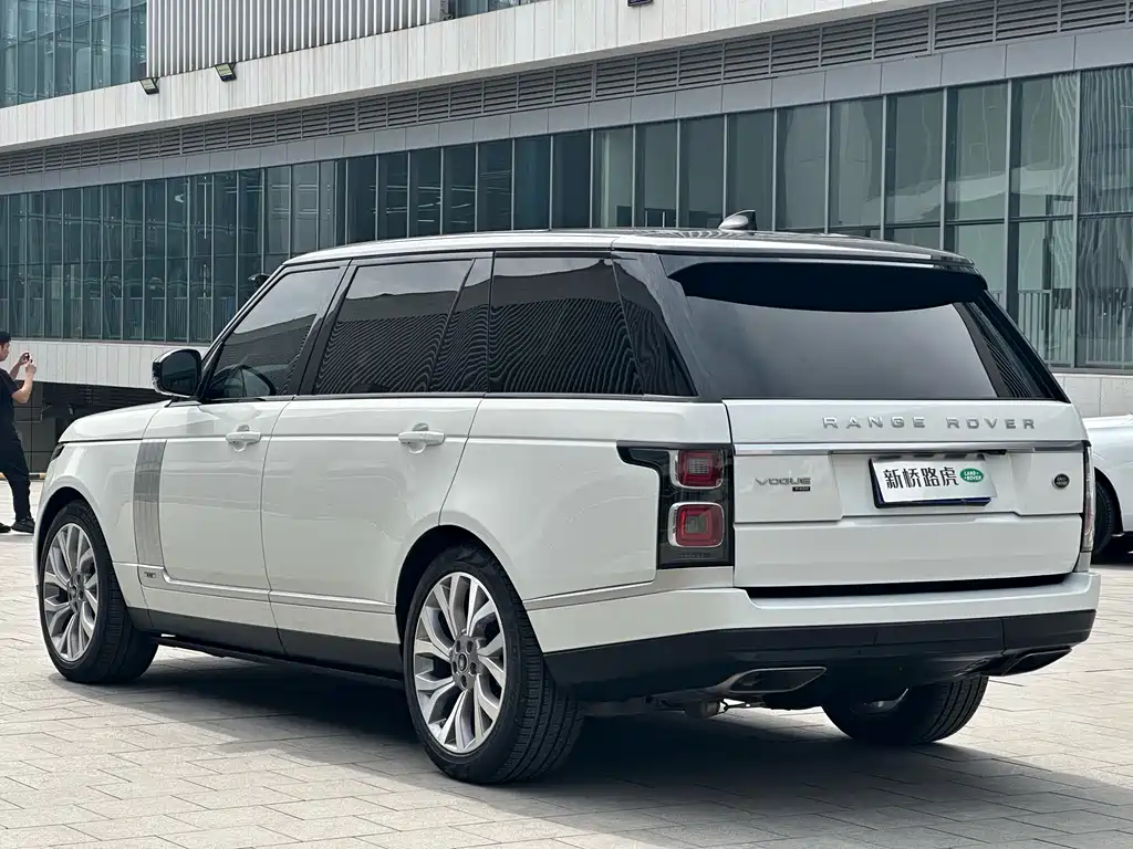 Land Rover Range Rover 2021 — фото 17