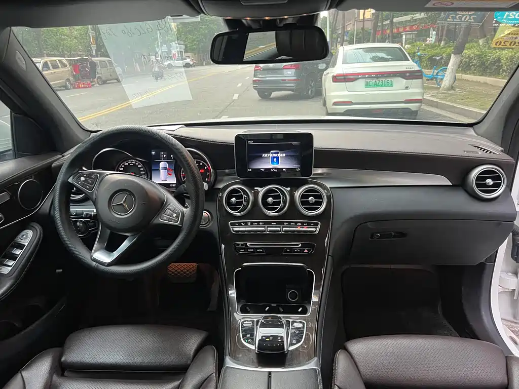 Mercedes-Benz GLC 2018 — фото 24