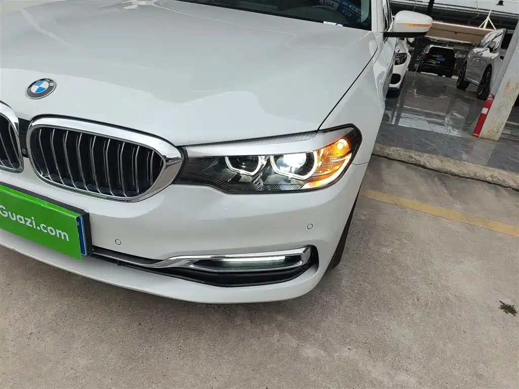 BMW 5 Series 2018 — фото 18