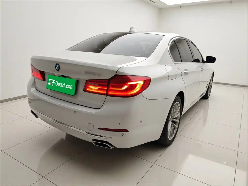 BMW 5 Series 2018 — фото 5