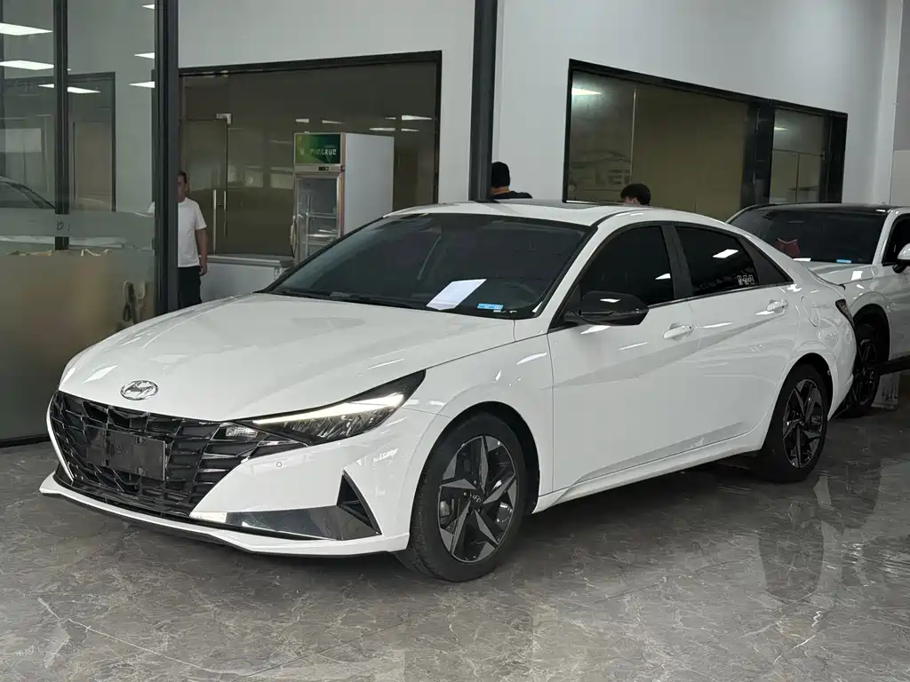 Hyundai Elantra 2022