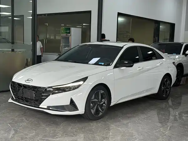 Hyundai Elantra 2022