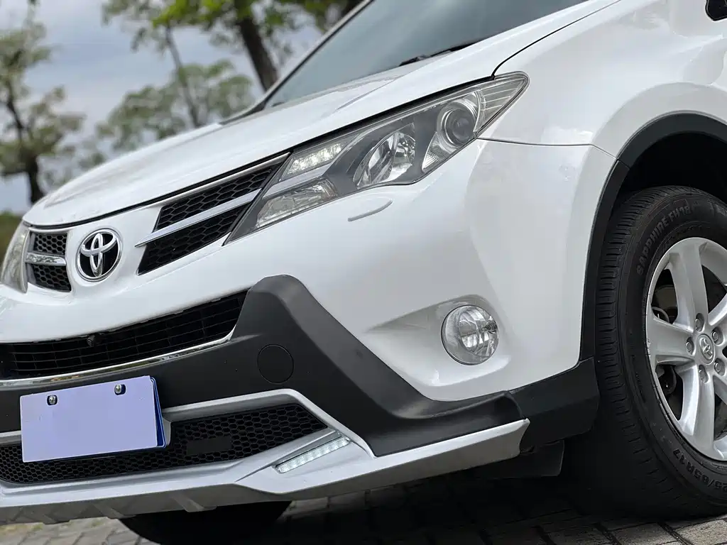 Toyota RAV4 2013 — фото 21