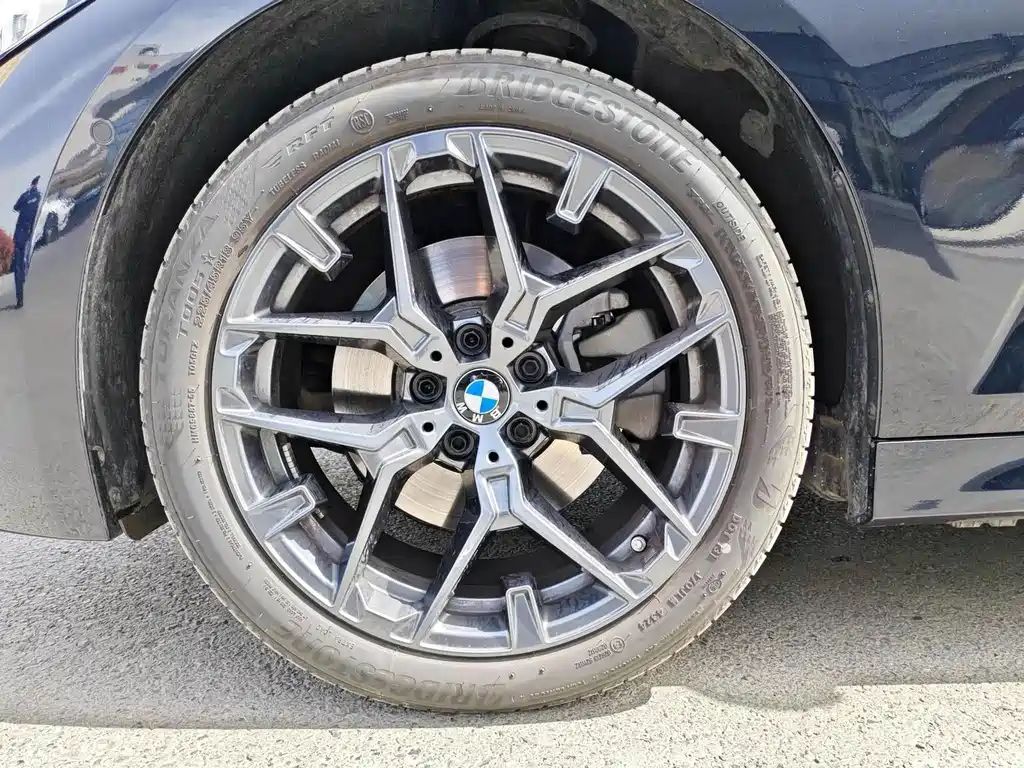 BMW 3 Series 2025 — фото 10