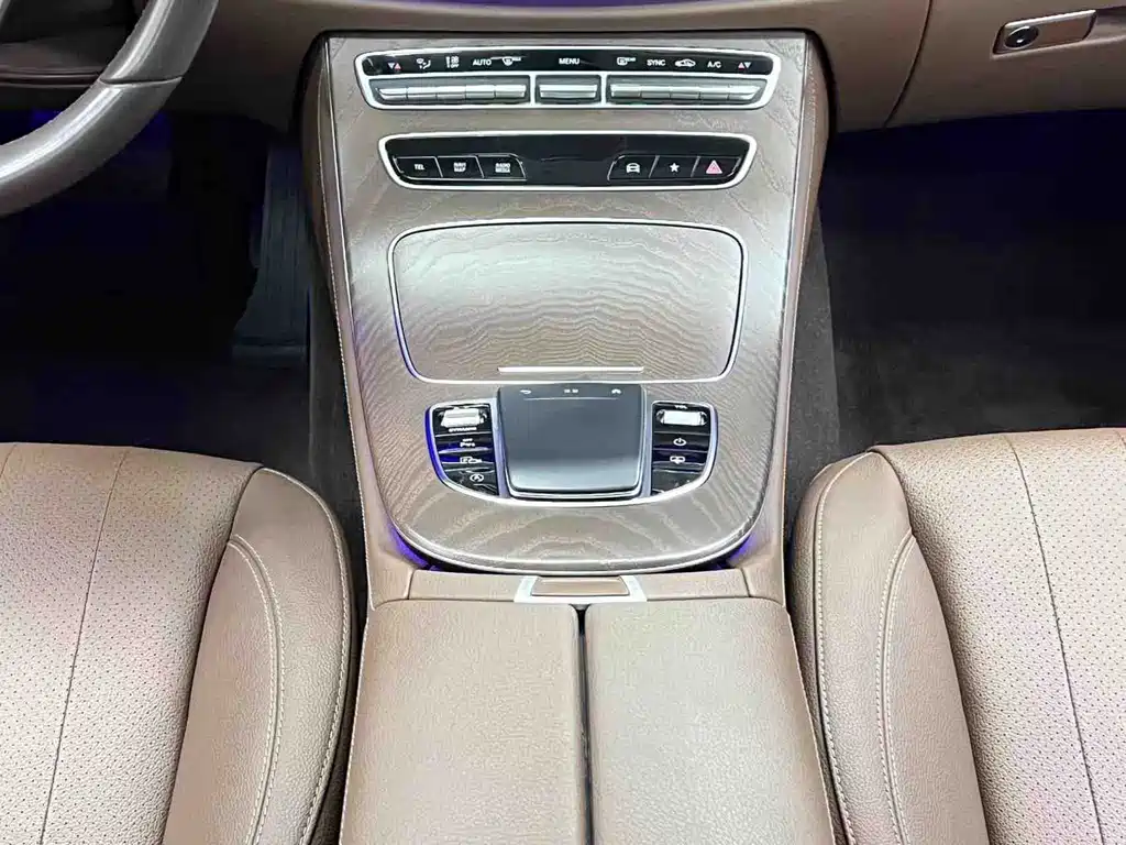 Mercedes-Benz E-Class 2023 — фото 19