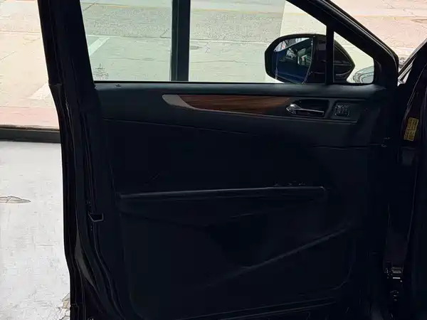 Lincoln MKC 2015