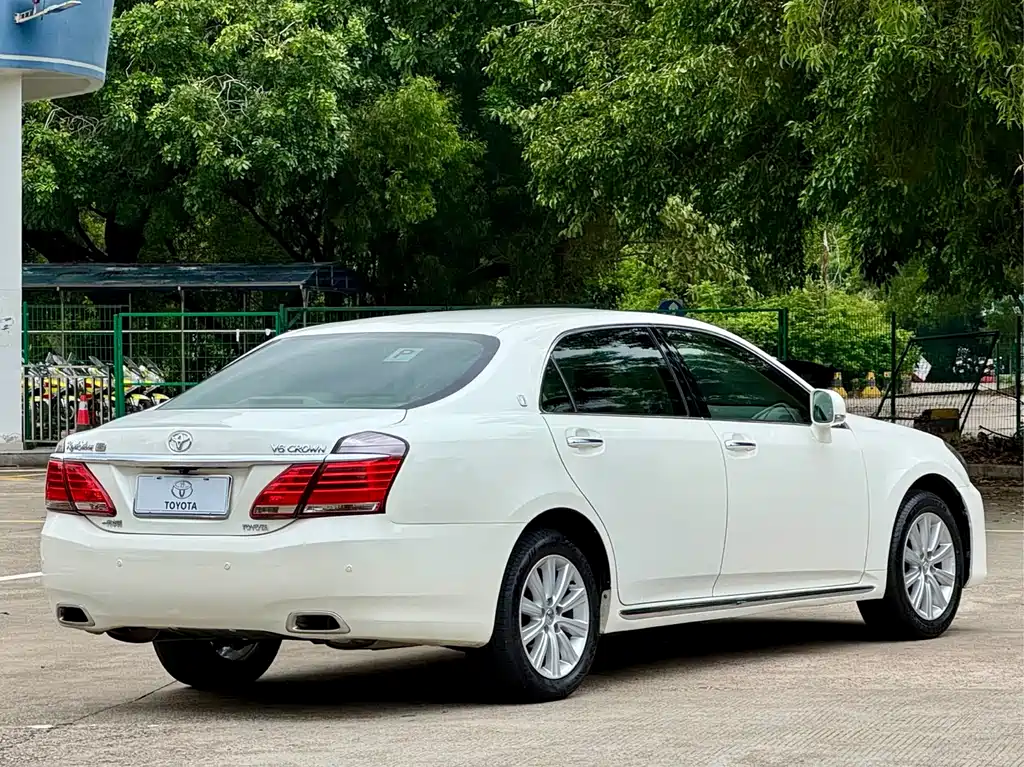 Toyota Crown 2015 — фото 22