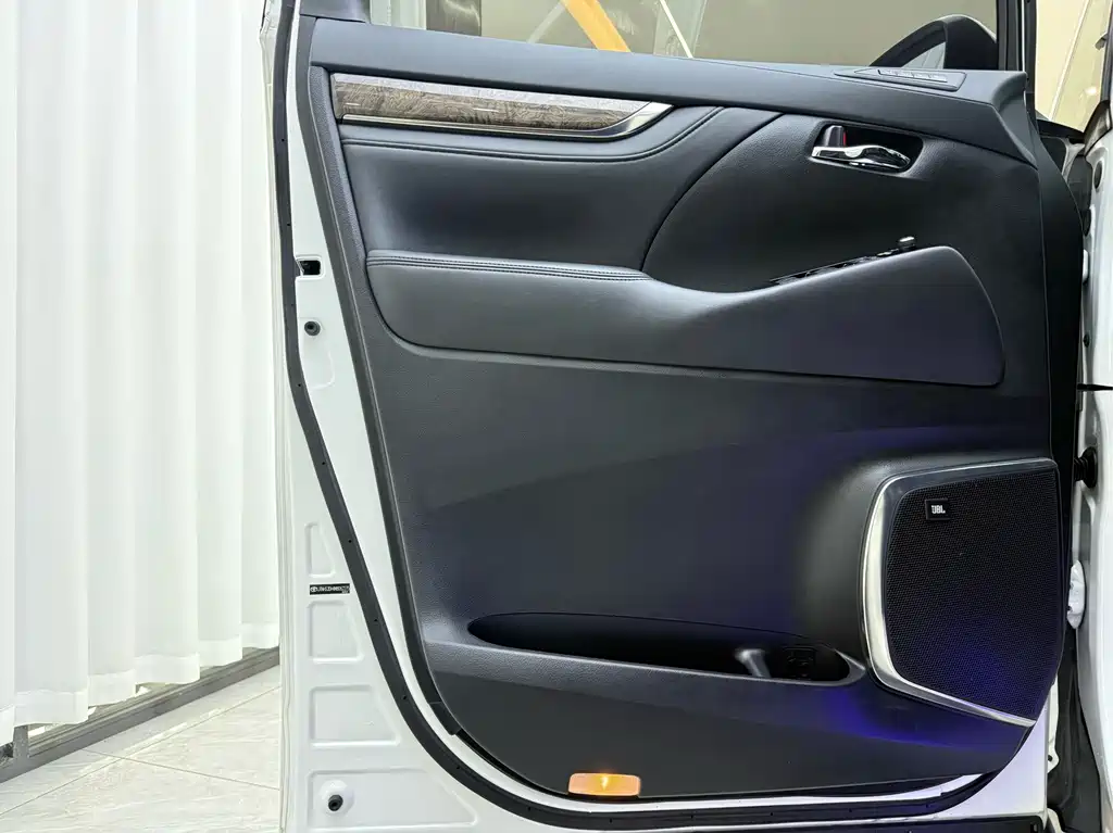 Toyota Alphard 2021