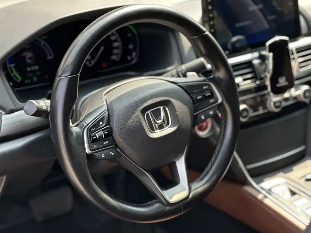 Honda Inspire 2019 — фото 12