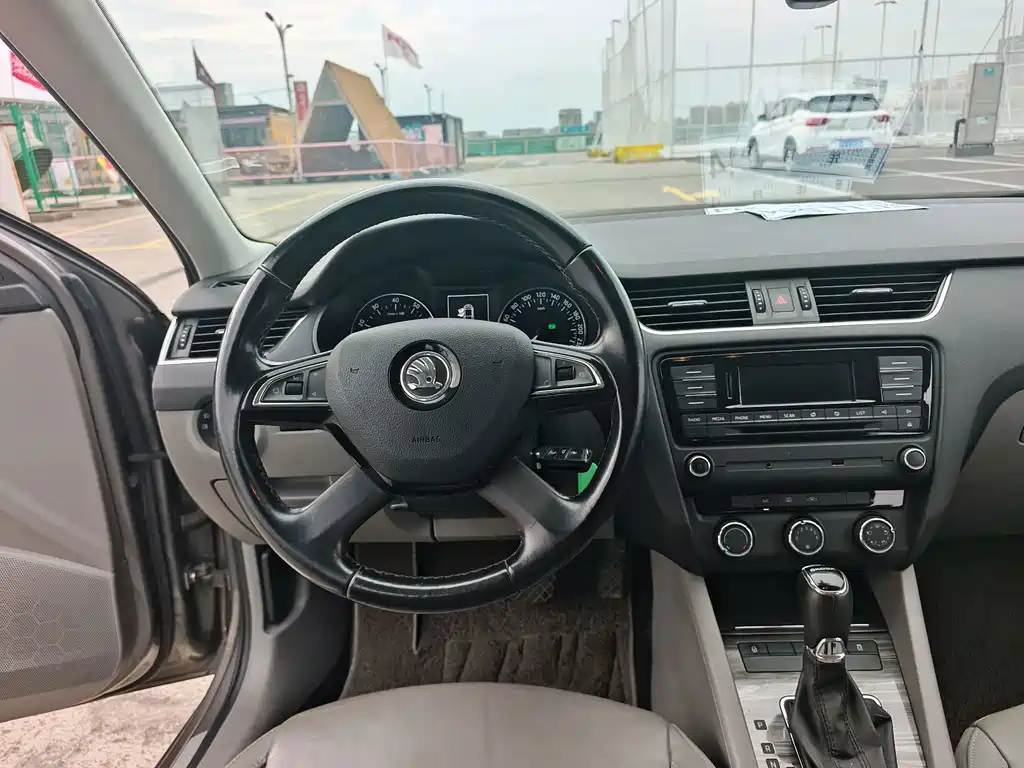 Skoda Octavia 2014 — фото 13