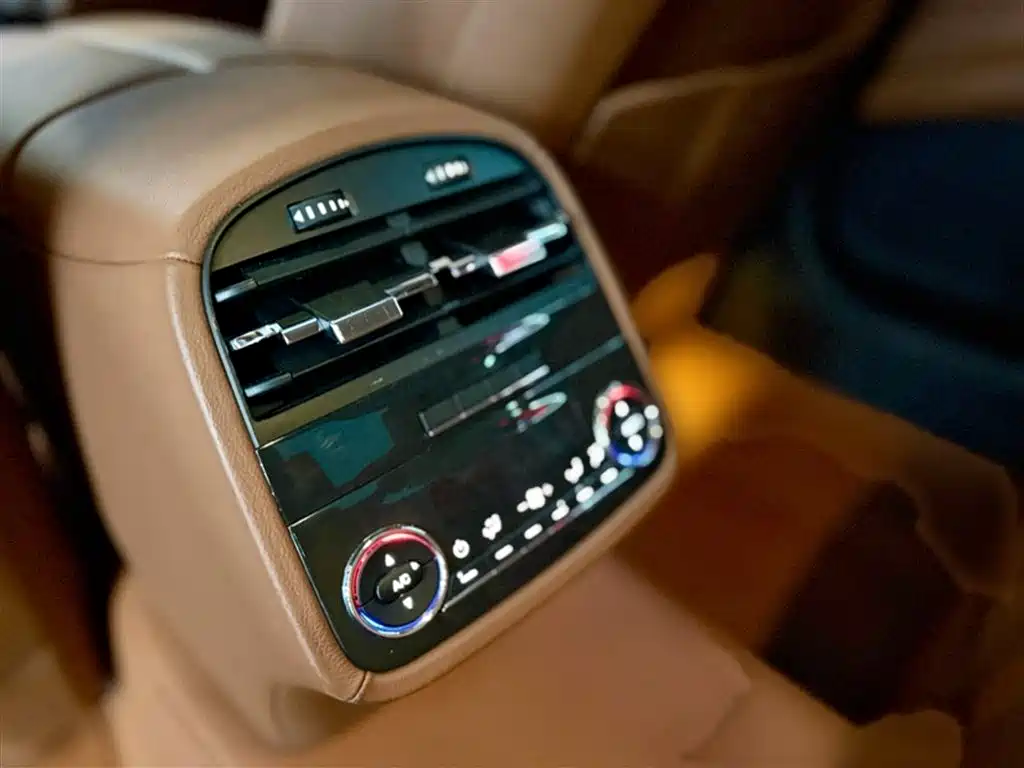 Maserati Quattroporte 2015 — фото 11