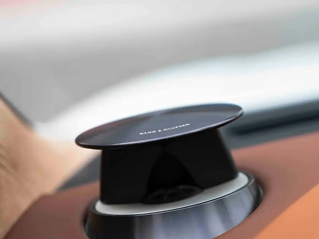 Aston Martin Rapide 2011 — фото 10