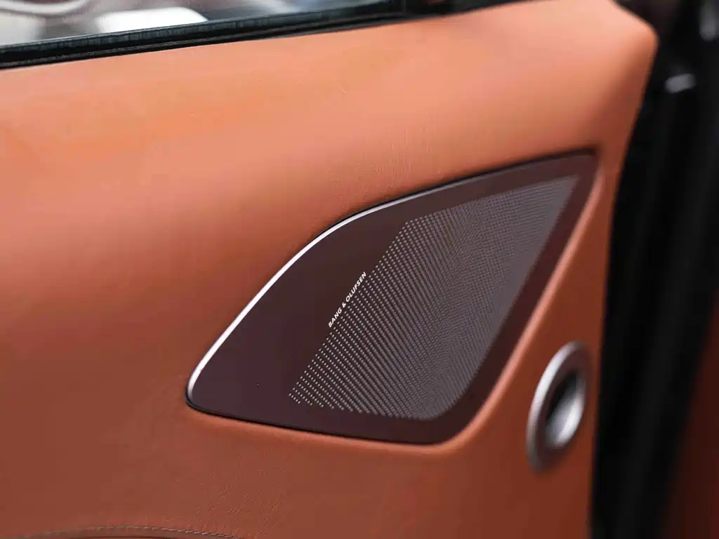 Aston Martin Rapide 2011 — фото 8