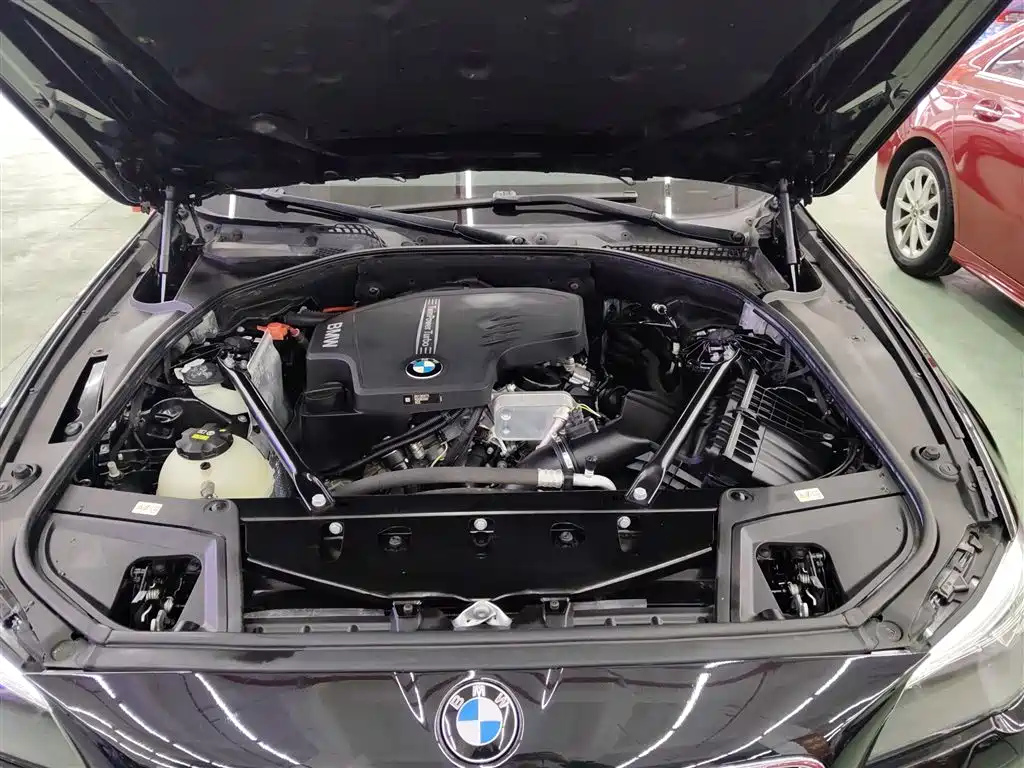 BMW 5 Series 2016 — фото 16