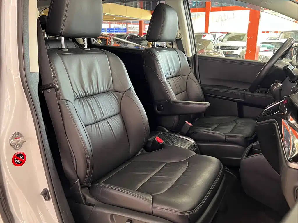 Honda Odyssey 2018 — фото 14
