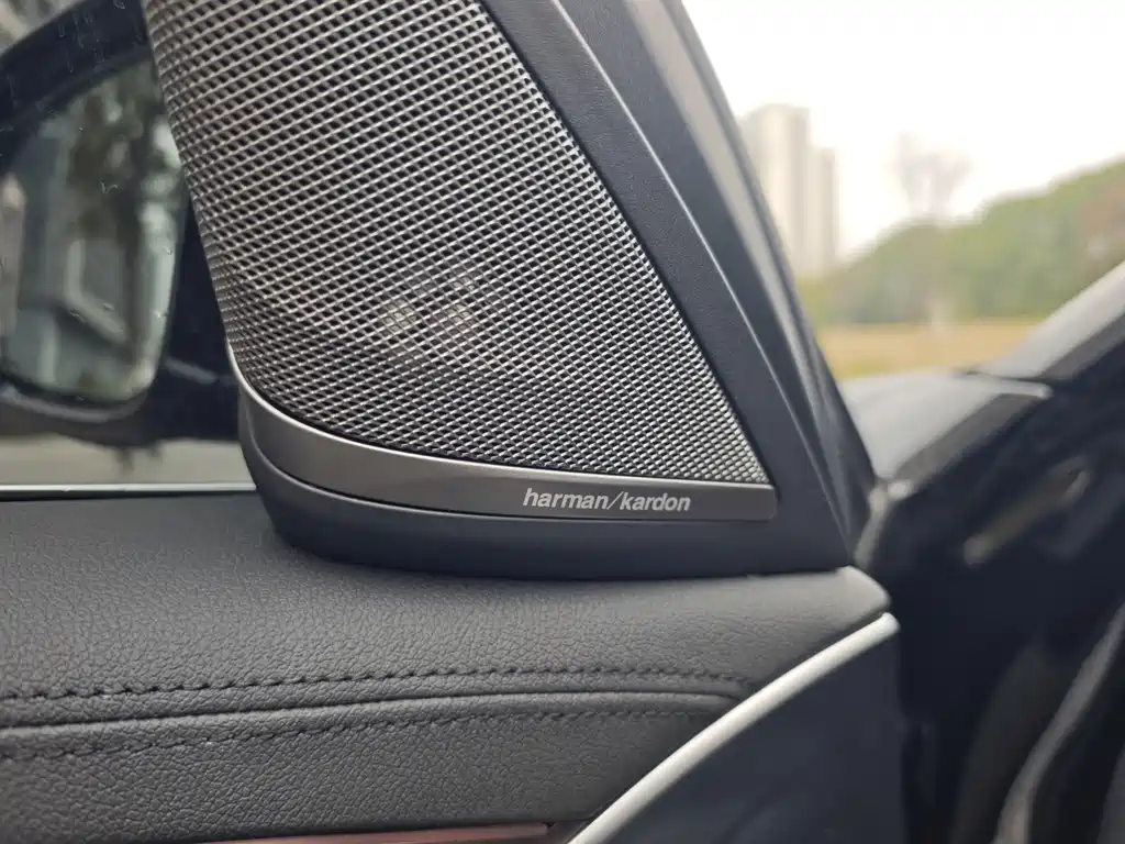 BMW 5 Series 2018 — фото 13