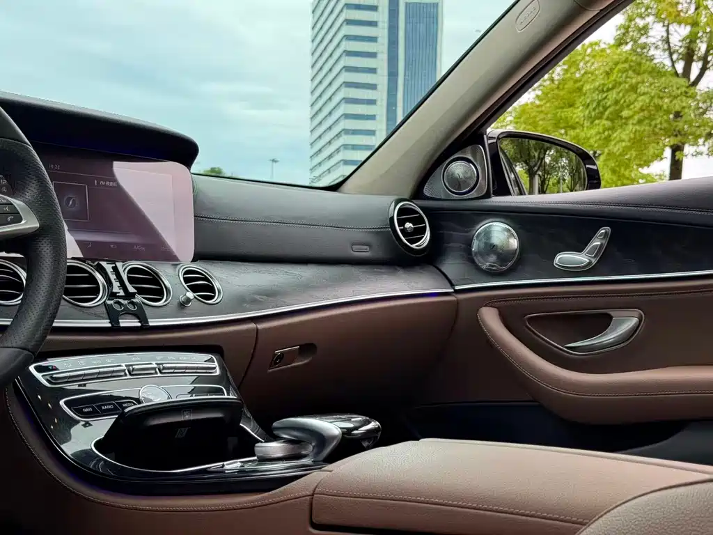 Mercedes-Benz E-Class 2017 — фото 13